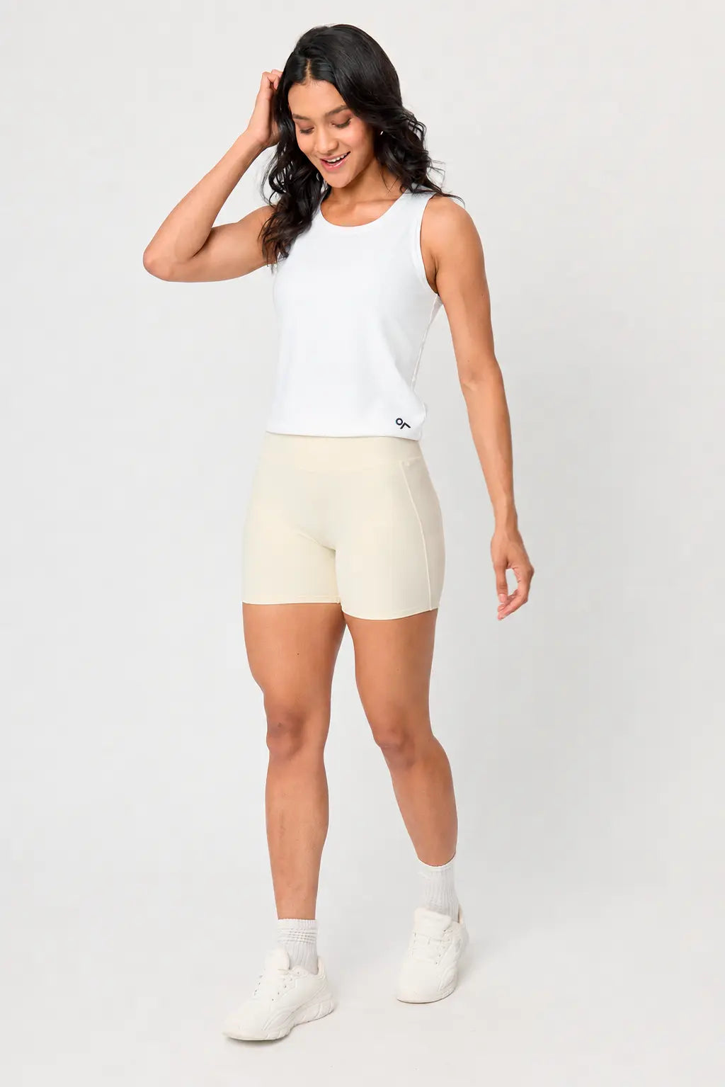Blusa deportiva Soft Halo blanca para mujer vista frontal