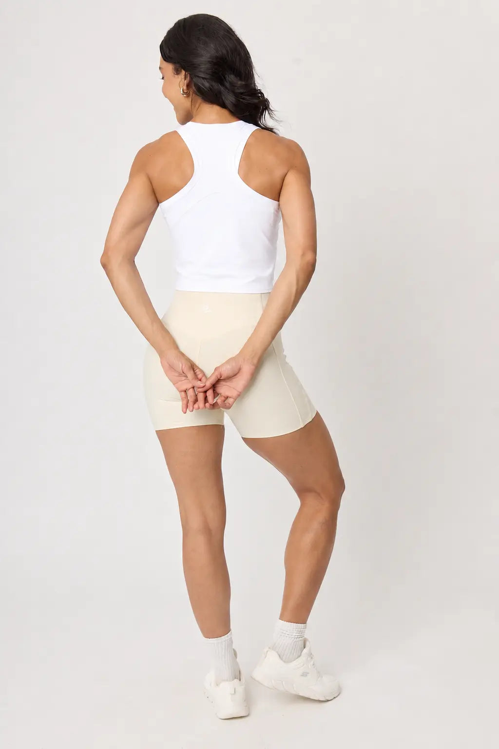 Blusa deportiva Soft Halo blanca para mujer vista trasera