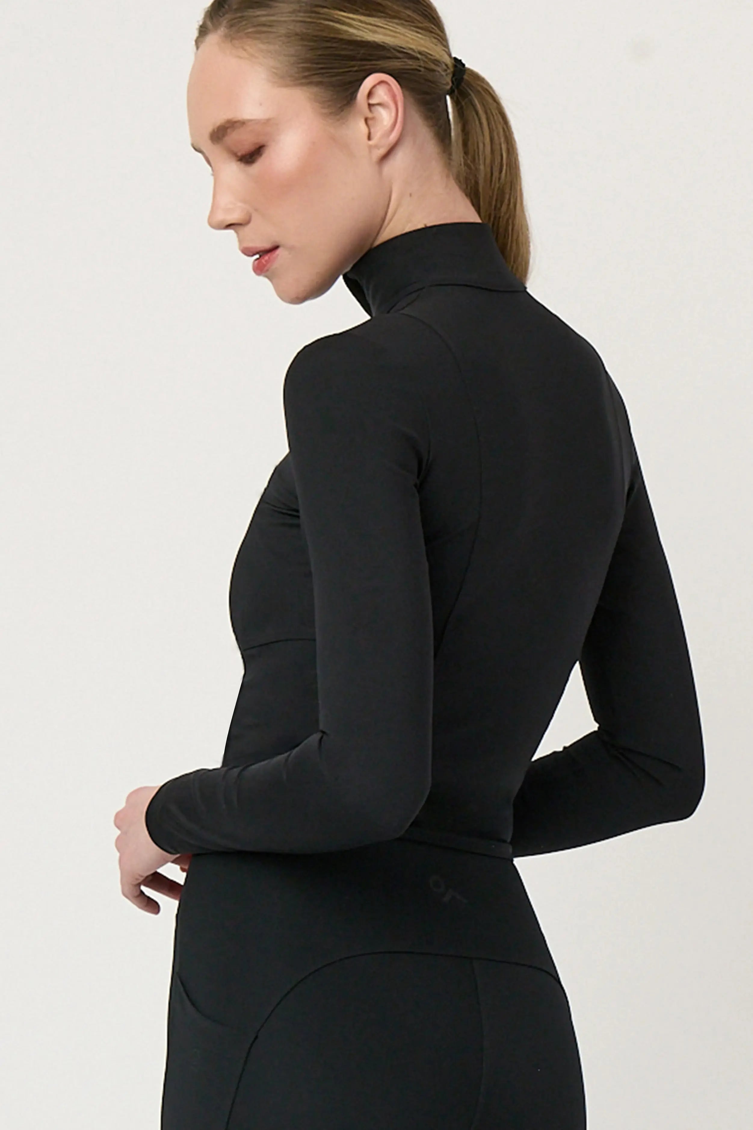 Chamarra deportiva Jacket Stone negra para mujer vista tres cuartos