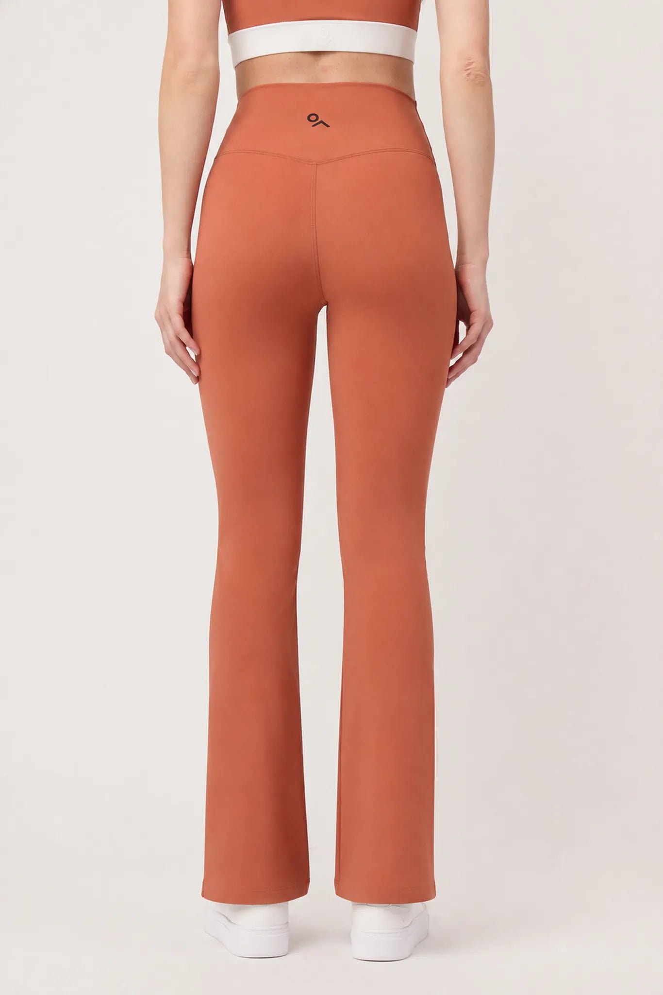 Detalle de cintura y ajuste del legging Ember Terracota