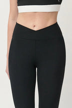 Detalle de cintura y ajuste del legging Ember negro