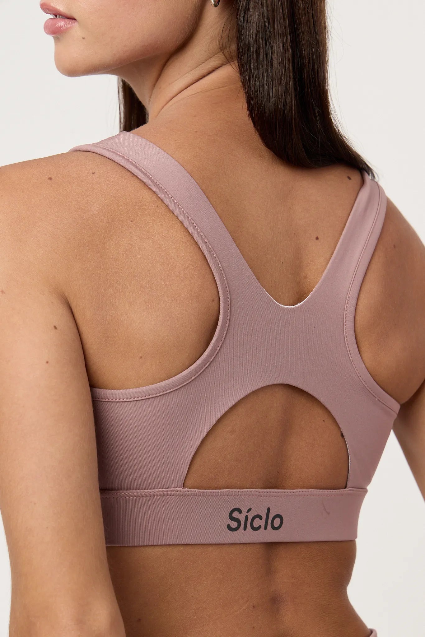 Detalle de espalda del top deportivo Pulse Twilight Mauve