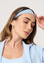 Detalle frontal de la diadema Scrunch & Glow Polo Blue