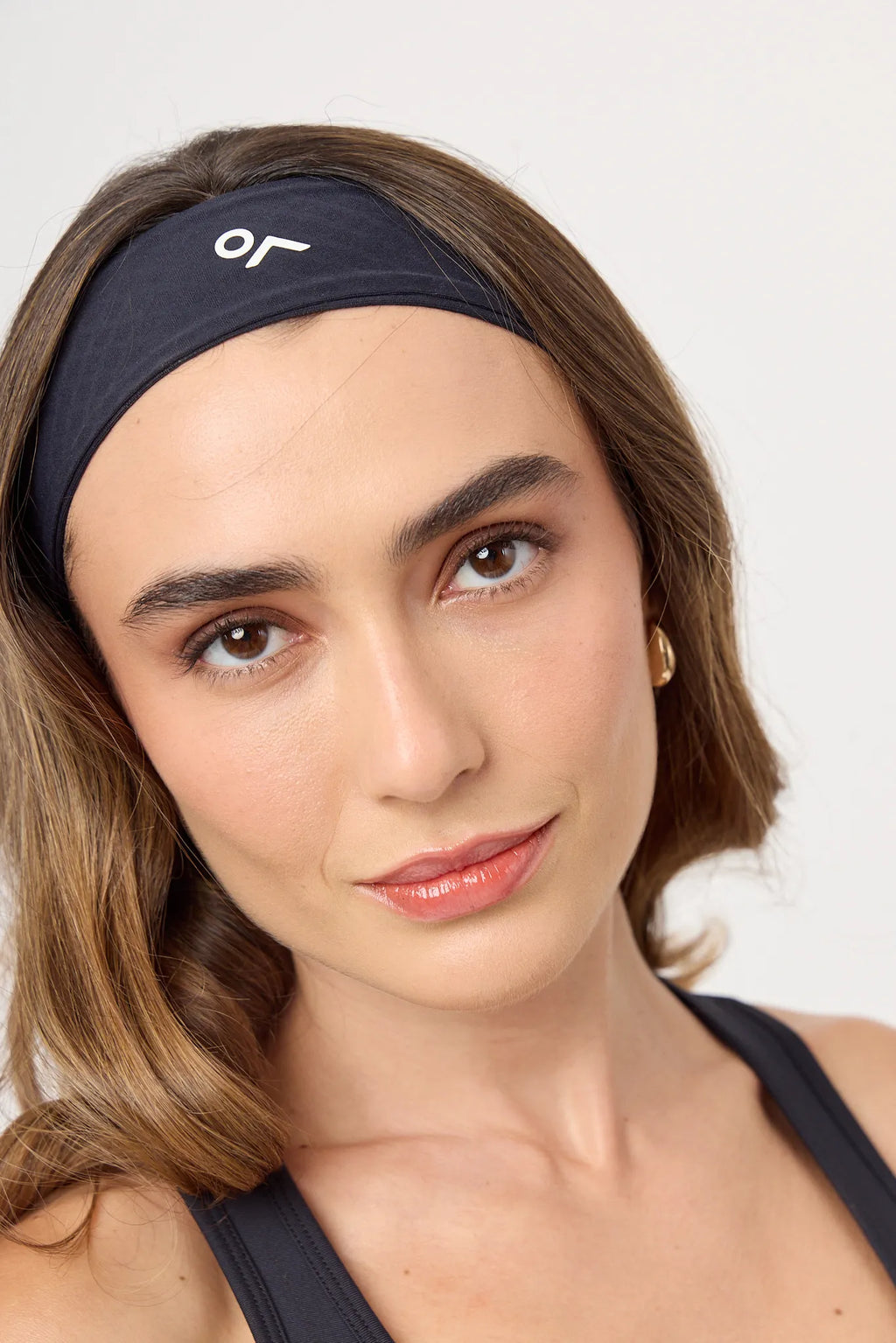 Detalle frontal de la diadema Scrunch & Glow Preto
