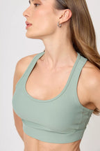 Detalle frontal del bra deportivo Diamond Cross Herb