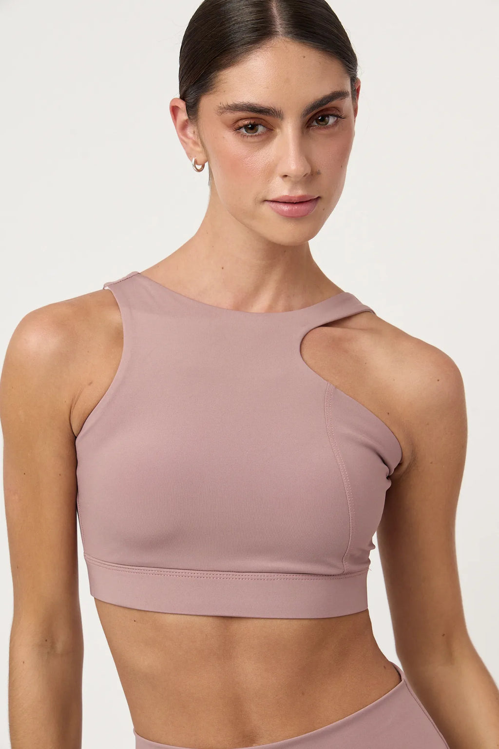Detalle frontal del top deportivo Stedy Twilight Mauve