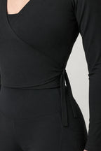 Detalle frontal y ajuste lateral de la torera Ivory negra