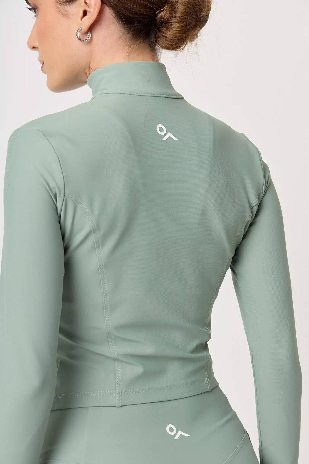Detalle trasero de la chamarra Jacket Elan Herb