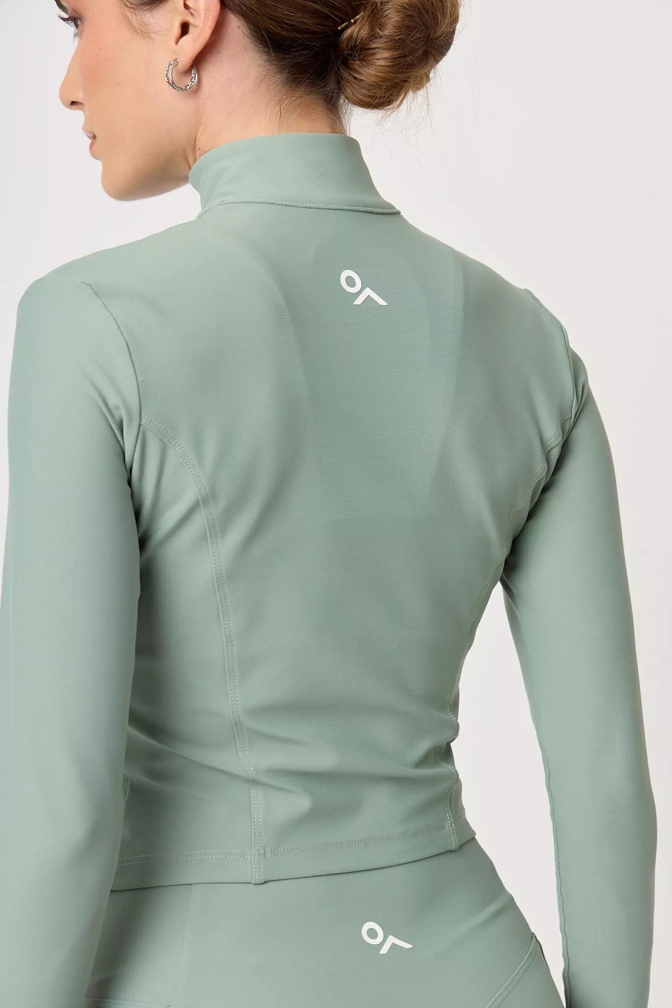 Detalle trasero de la chamarra Jacket Elan Herb