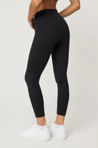 Detalle trasero del legging Pace negro para mujer