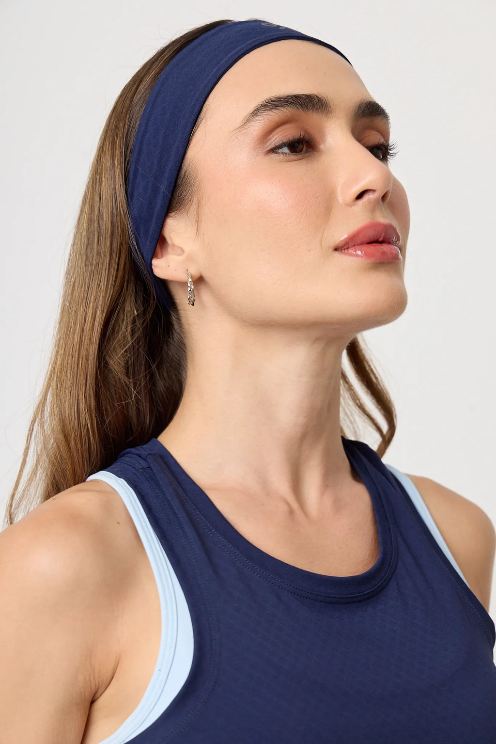 Diadema deportiva Scrunch & Glow Dark Night para mujer vista frontal