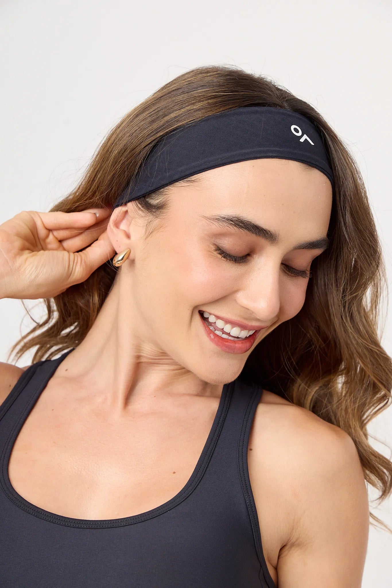Diadema deportiva Scrunch & Glow Preto para mujer vista frontal