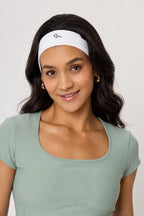 Diadema deportiva Scrunch & Glow blanca para mujer vista frontal