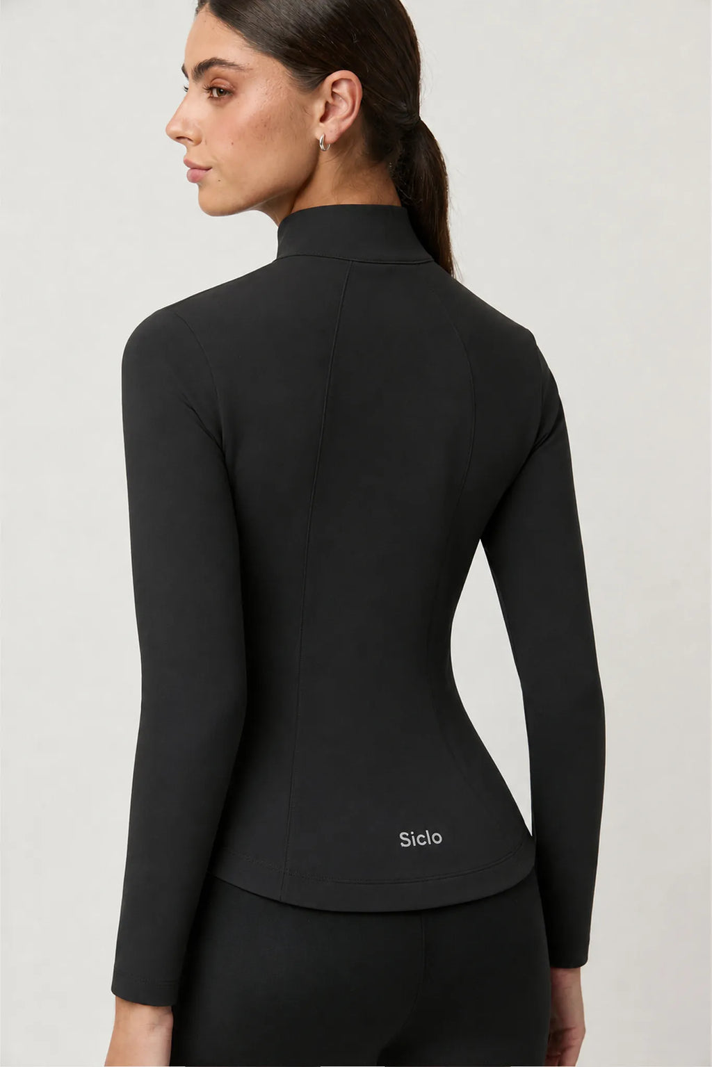 Jacket Ease negra para mujer vista trasera