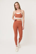 Legging deportivo Aling Terracota para mujer vista frontal