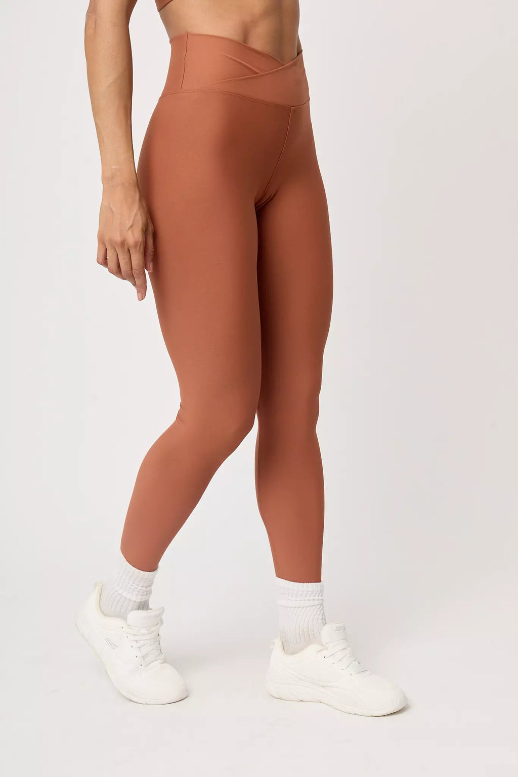 Legging deportivo Noire Cocoa para mujer vista lateral