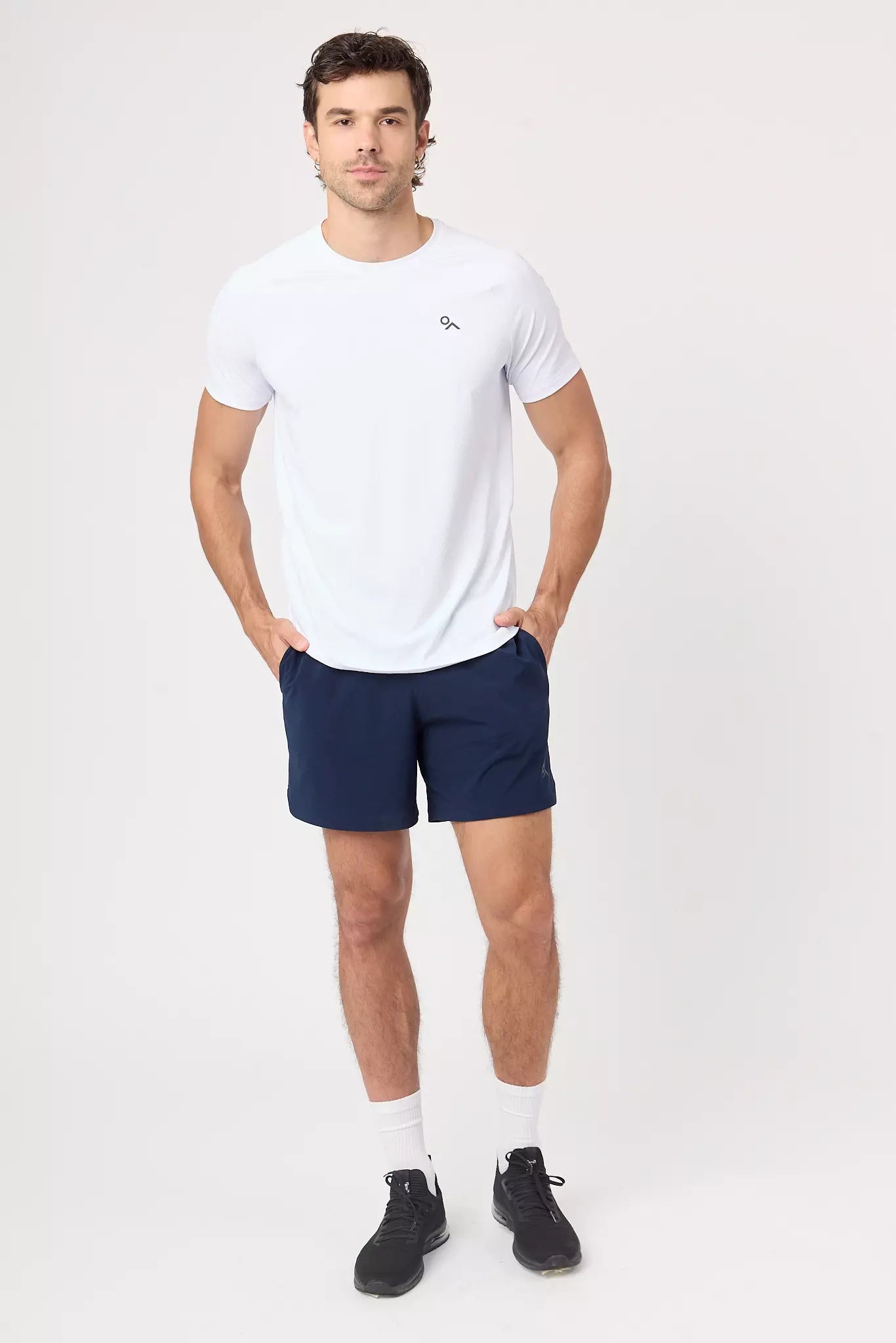 Playera deportiva Apex Tee blanca para hombre vista frontal