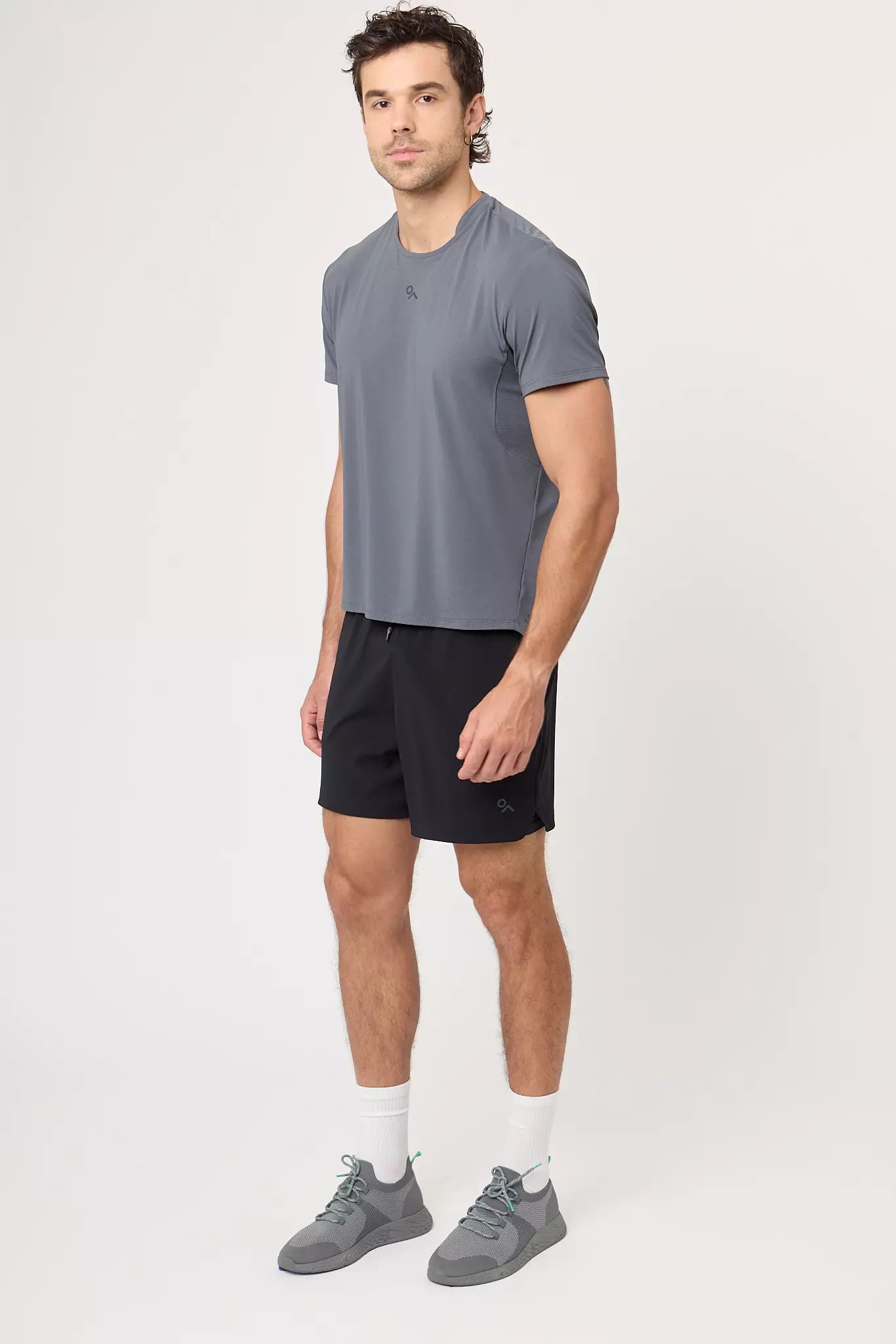 Playera deportiva Atlas Grafitte para hombre vista frontal