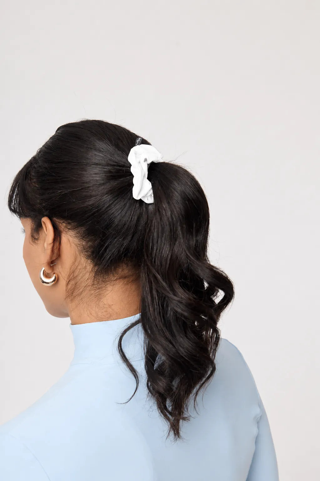 Scrunchie Scrunch & Glow blanco para coleta