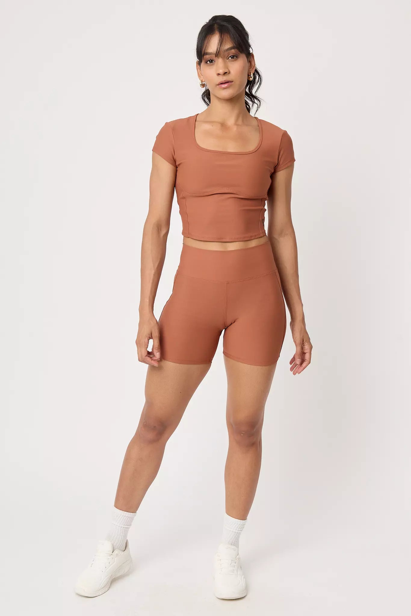 Short deportivo Biker Cova Cocoa para mujer vista frontal