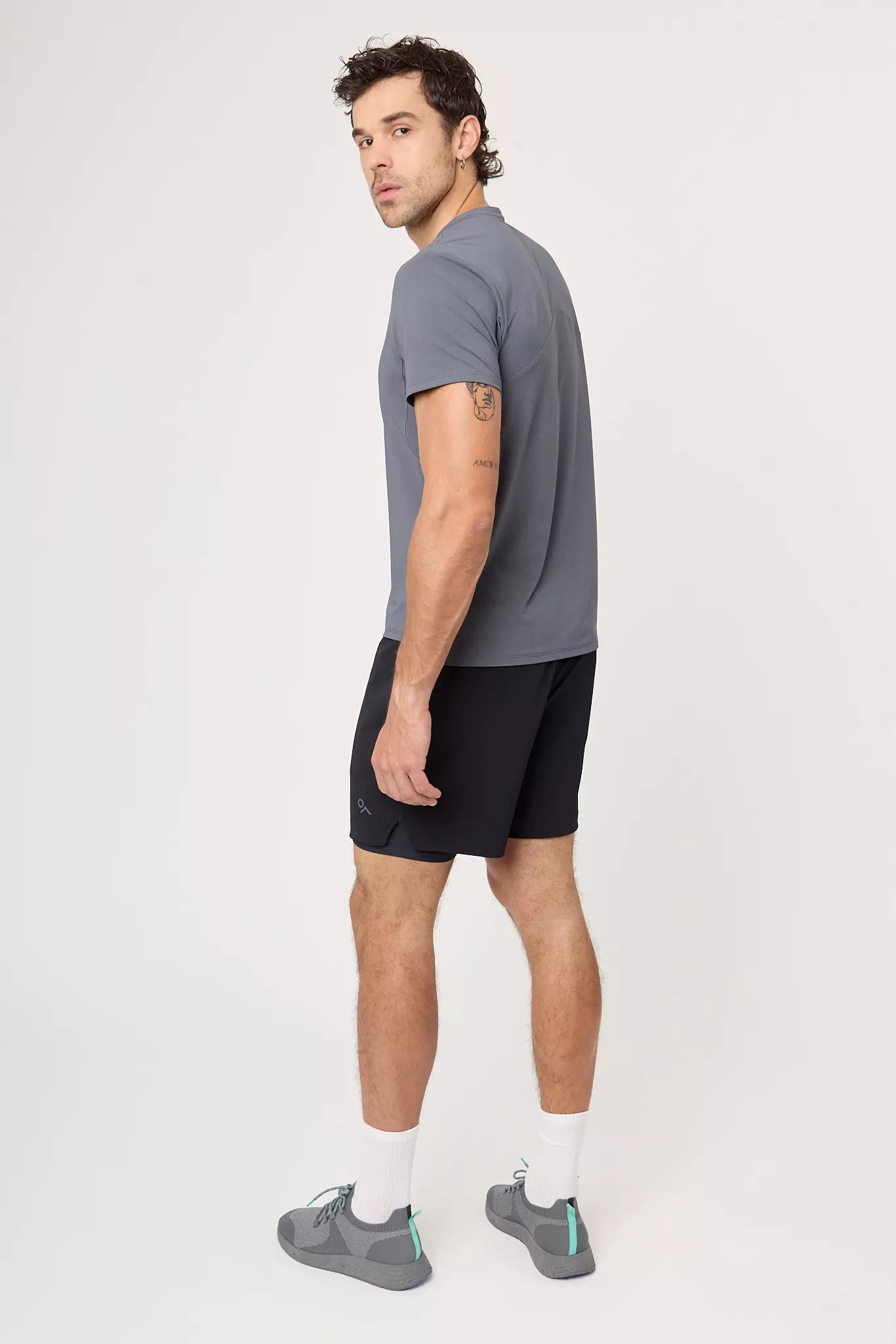 Short deportivo Range negro para hombre vista trasera