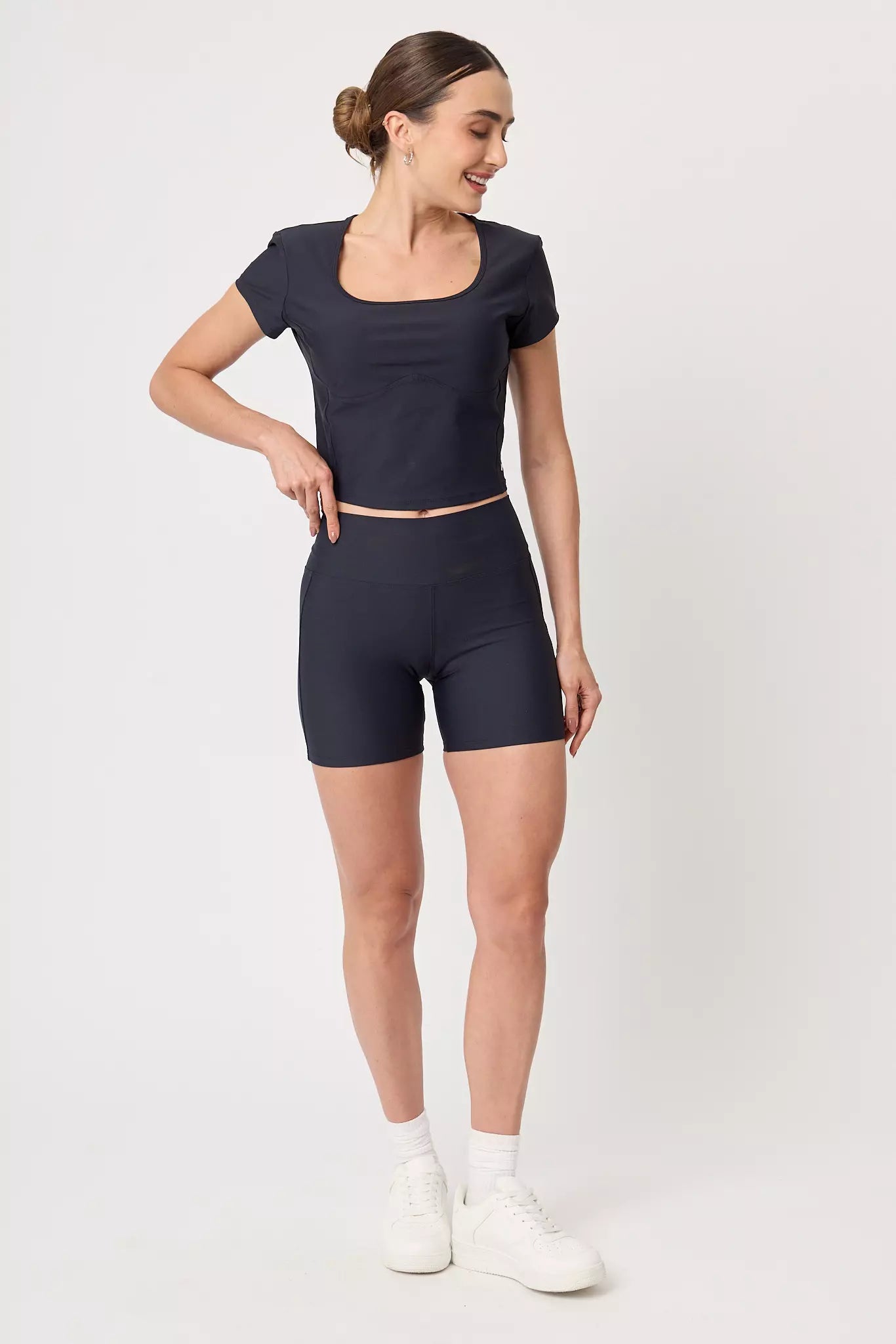 Short deportivo para mujer Biker Cova color Preto vista frontal