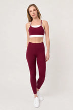 Top deportivo Core Cerezo Oscuro para mujer vista frontal