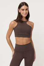 Top deportivo Stedy Seal Brown para mujer vista frontal