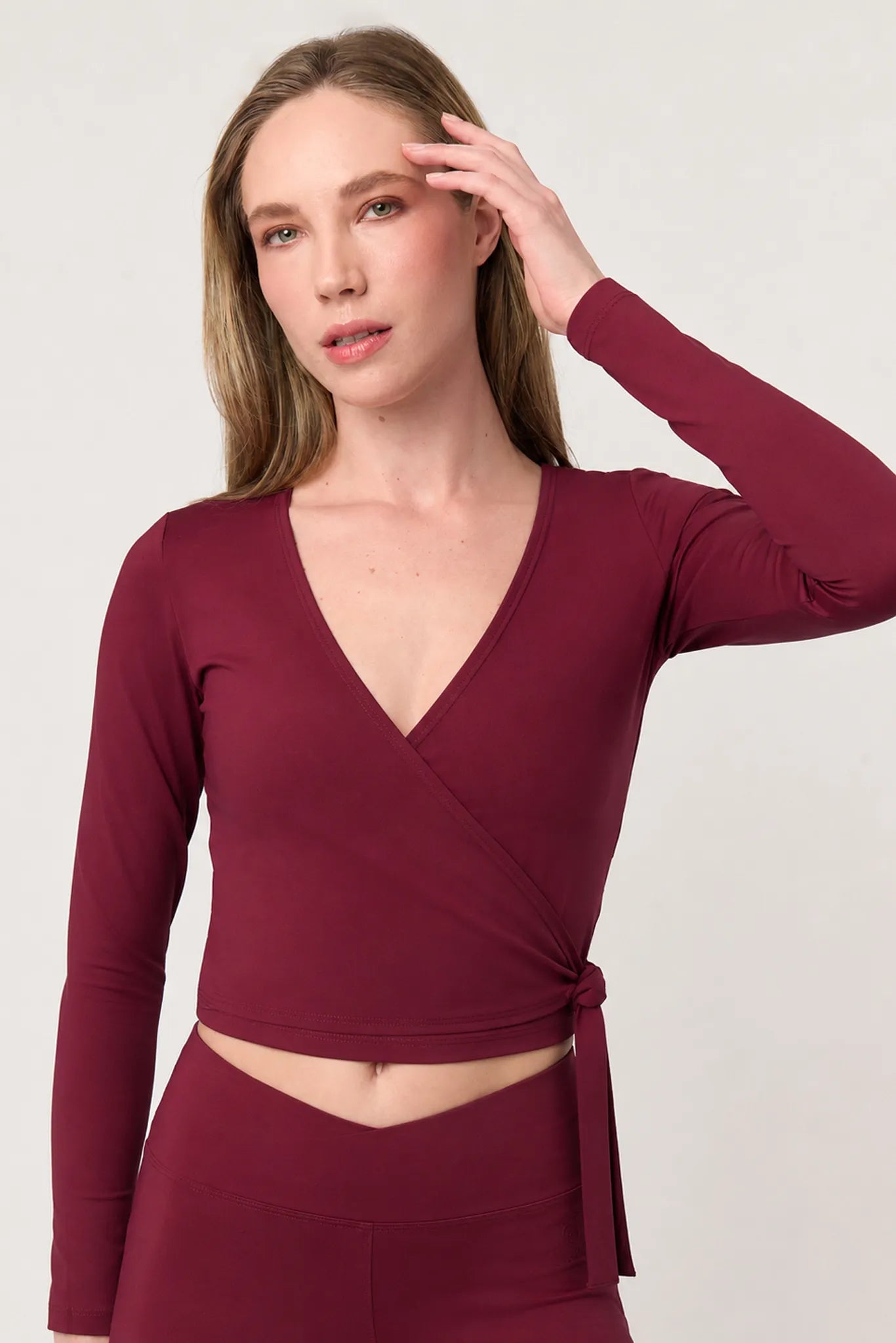 Torera deportiva Ivory Cerezo Oscuro para mujer vista tres cuartos