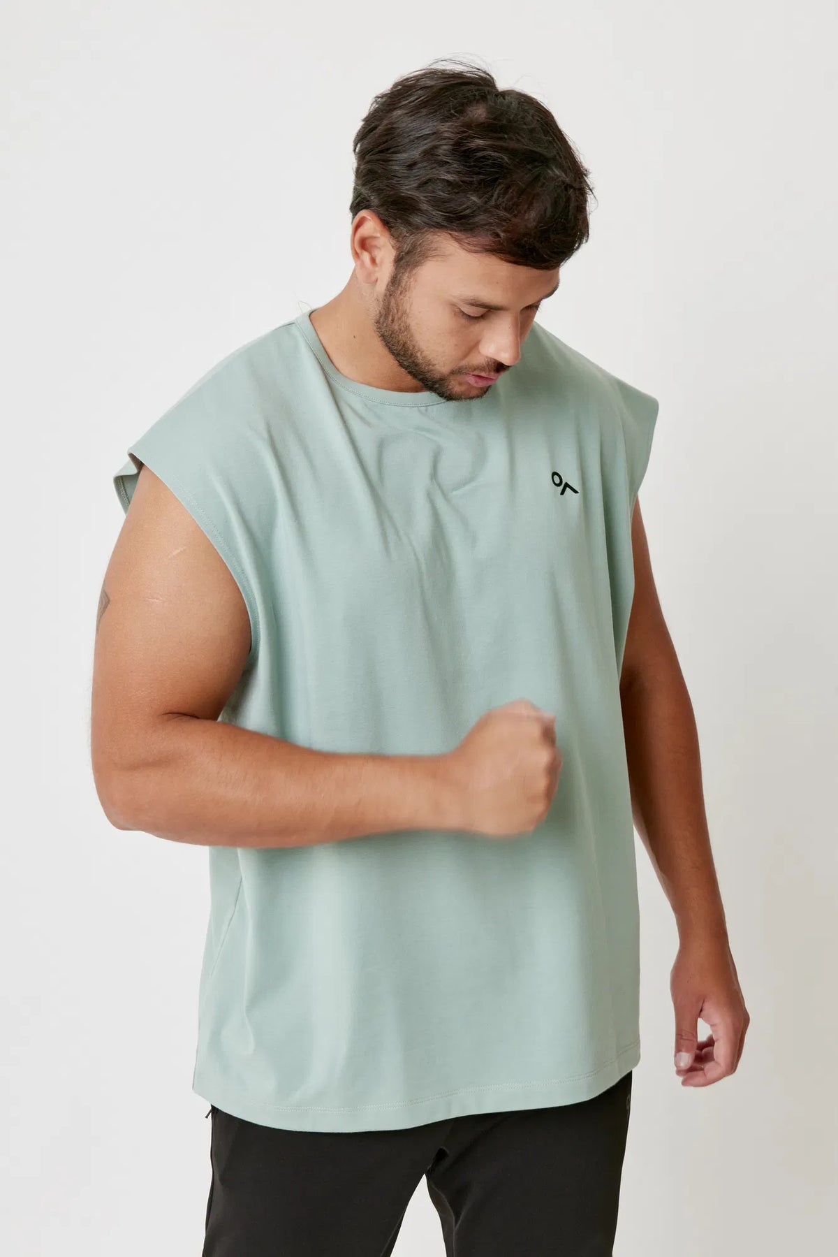 Playera deportiva sin mangas hombre Gymco T-Shirt Air Flex en color Aloe