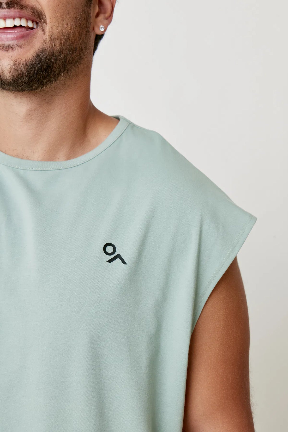 Playera deportiva sin mangas hombre T-Shirt Air Flex color Aloe de Gymco