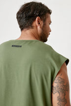T-Shirt Air Flex color Cipres de Gymco, playera deportiva sin mangas hombre