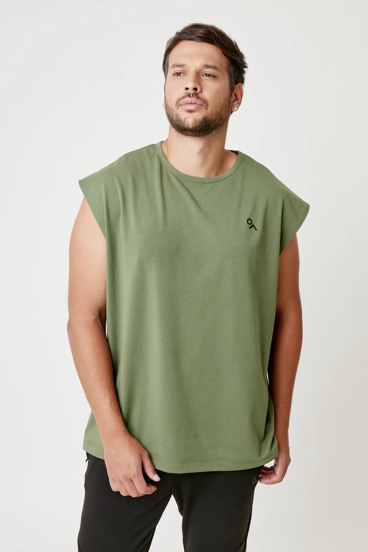 Playera deportiva sin mangas hombre T-Shirt Air Flex color Cipres de Gymco