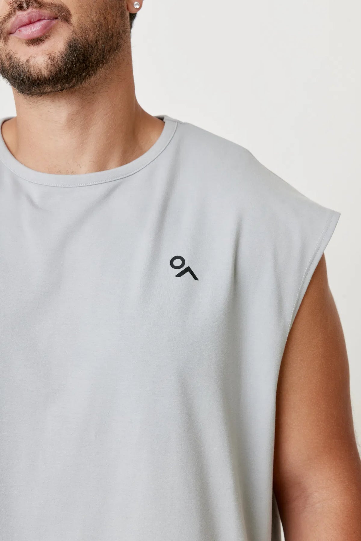 Playera deportiva sin mangas hombre Gymco T-Shirt Air Flex en color Plata