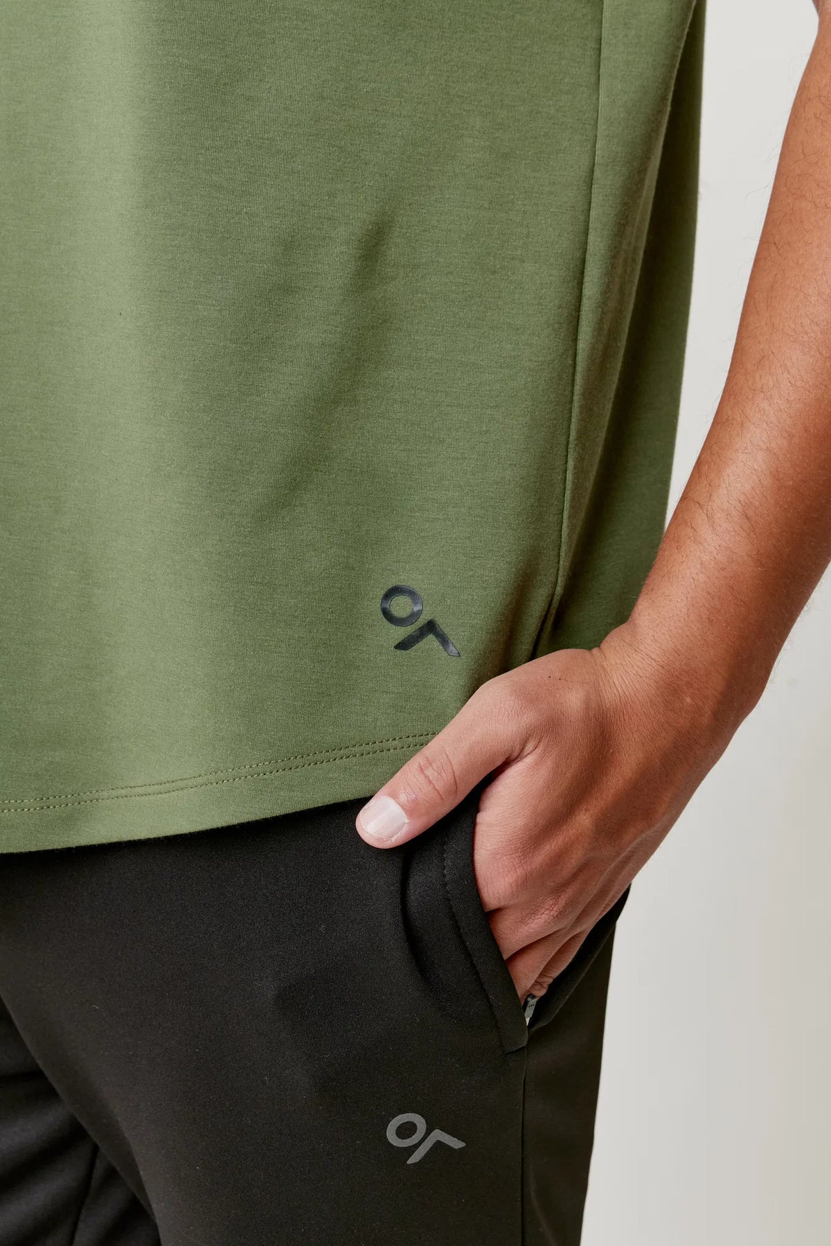 T-Shirt Luxe Fit color Cipres de Gymco, playera deportiva oversize hombre