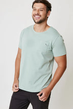 T-Shirt Pocket Fit color Aloe de Gymco, playera deportiva con bolsillo hombre