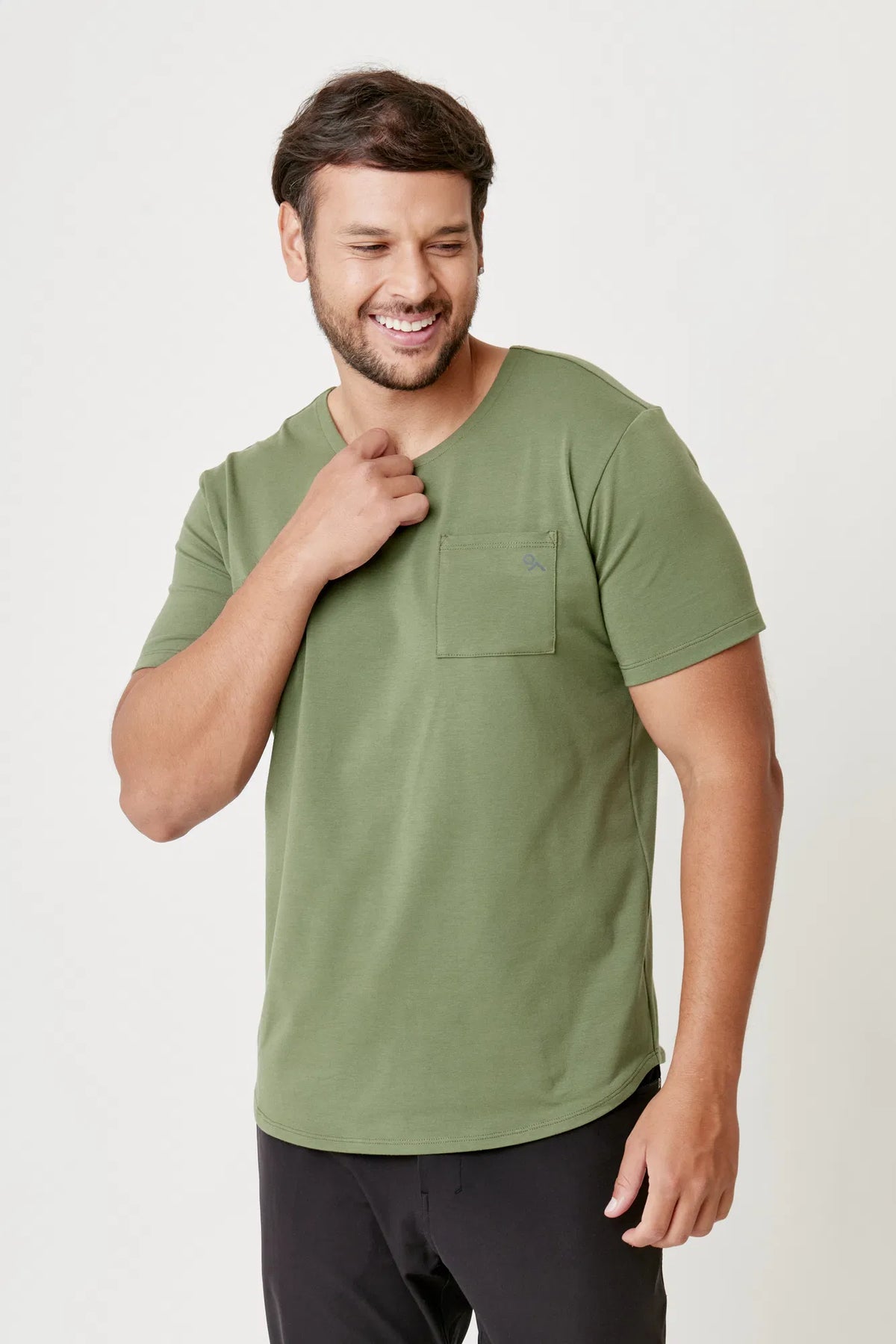 Playera deportiva con bolsillo hombre Gymco T-Shirt Pocket Fit en color Cipres