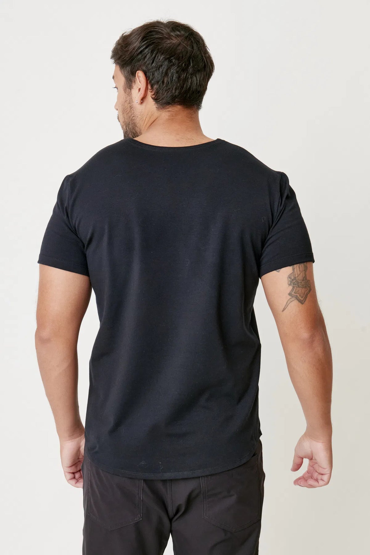 T-Shirt Pocket Fit Negro, playera deportiva con bolsillo hombre Gymco