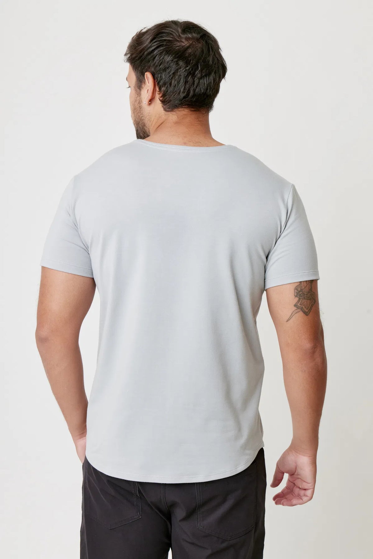 Playera deportiva con bolsillo hombre Gymco T-Shirt Pocket Fit en color Plata