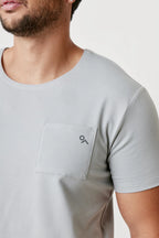 T-Shirt Pocket Fit color Plata de Gymco, playera deportiva con bolsillo hombre